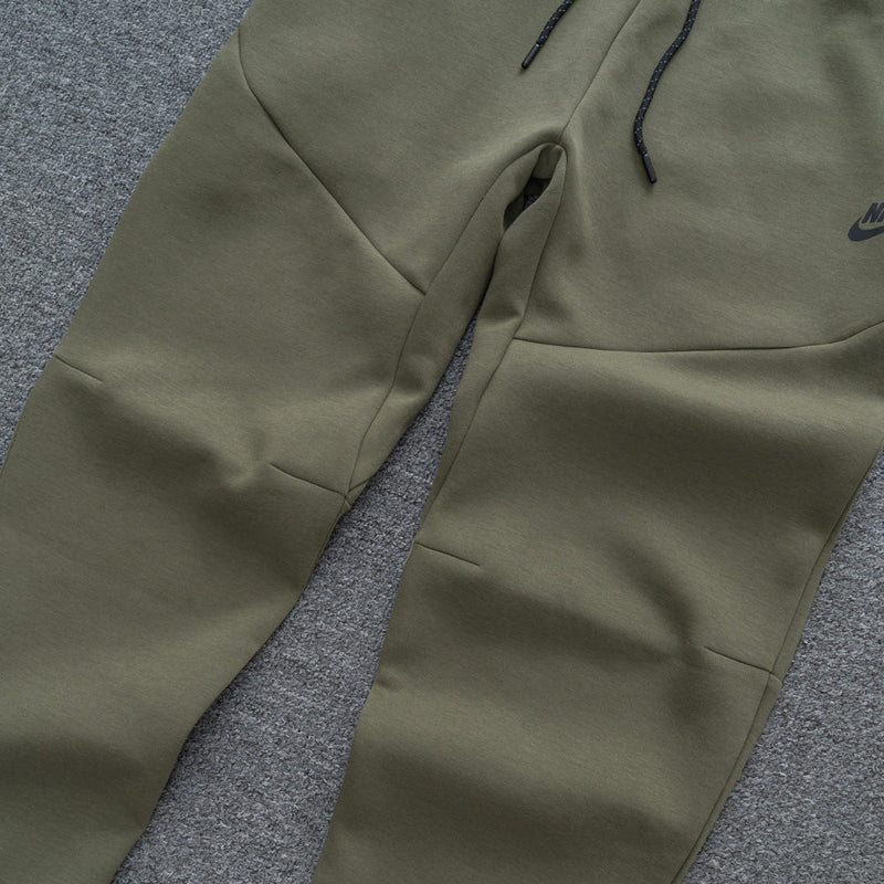 Conjunto NK Tech Fleece
